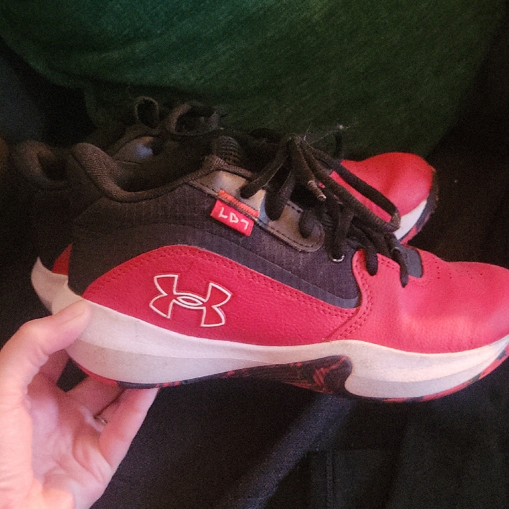 Under Armour Kids Red and Black Low-Top Sneakers